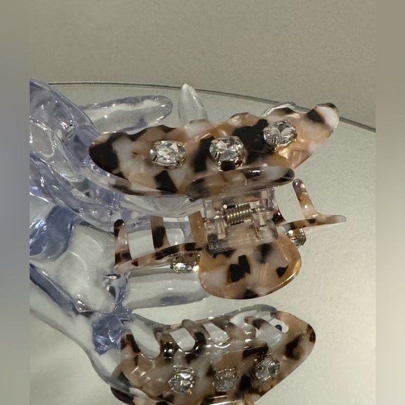 🆕J.  Crew Rhinestone Claw Hair Clip - Picture 4 of 12